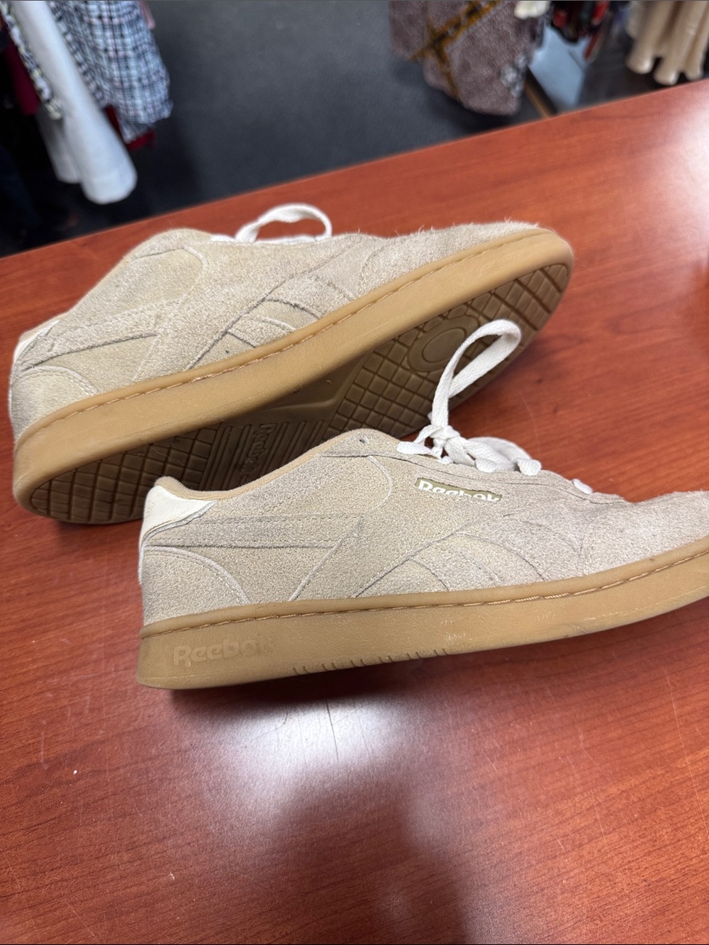 Reebok sneakers size size 7 // 082705